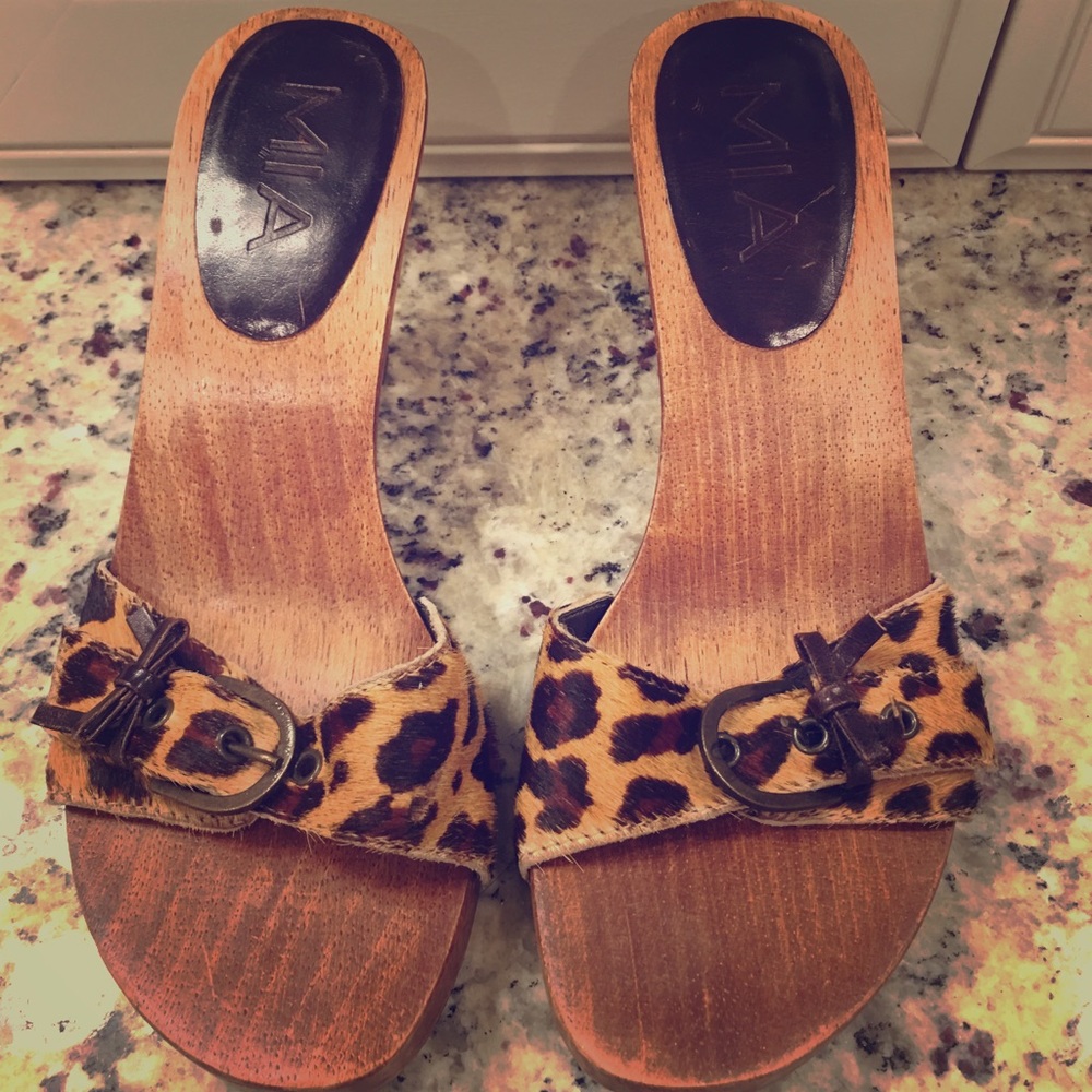 MIA Leopard leather wooden slides size 6. Preowned